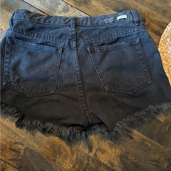 Double Agent distressed black Jean shorts size 8 EUC - Picture 4 of 6